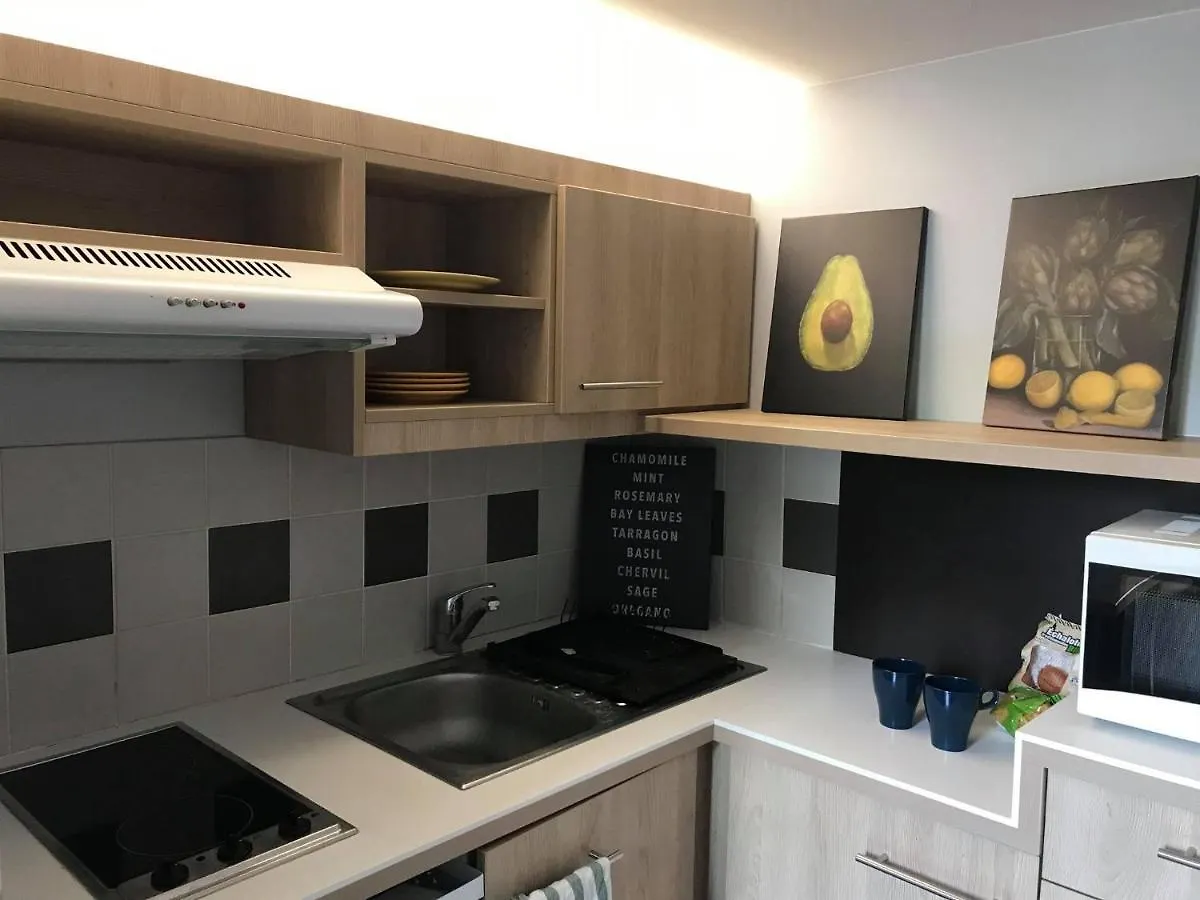 Aparthotel Maison Des Etudiants Canadiens
