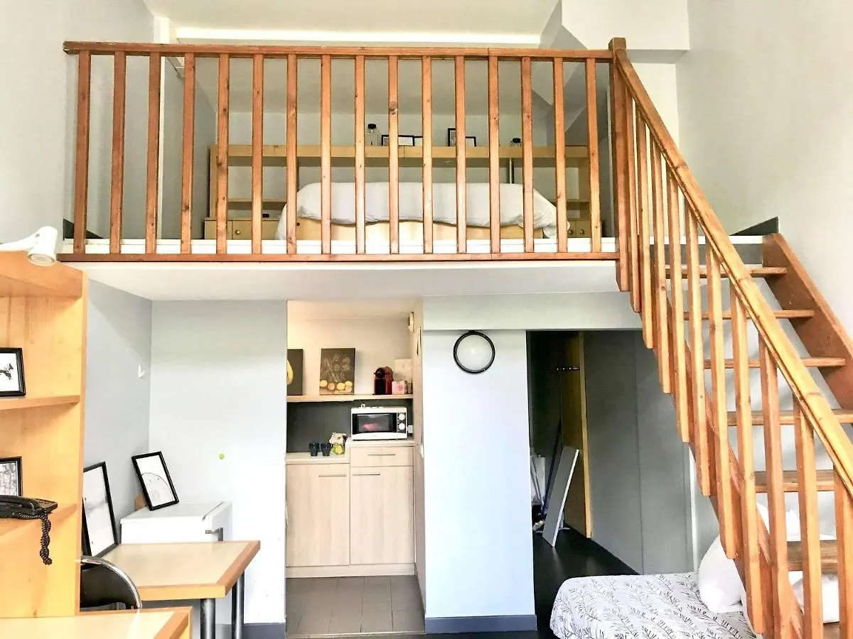Maison des étudiants canadiens Apartahotel