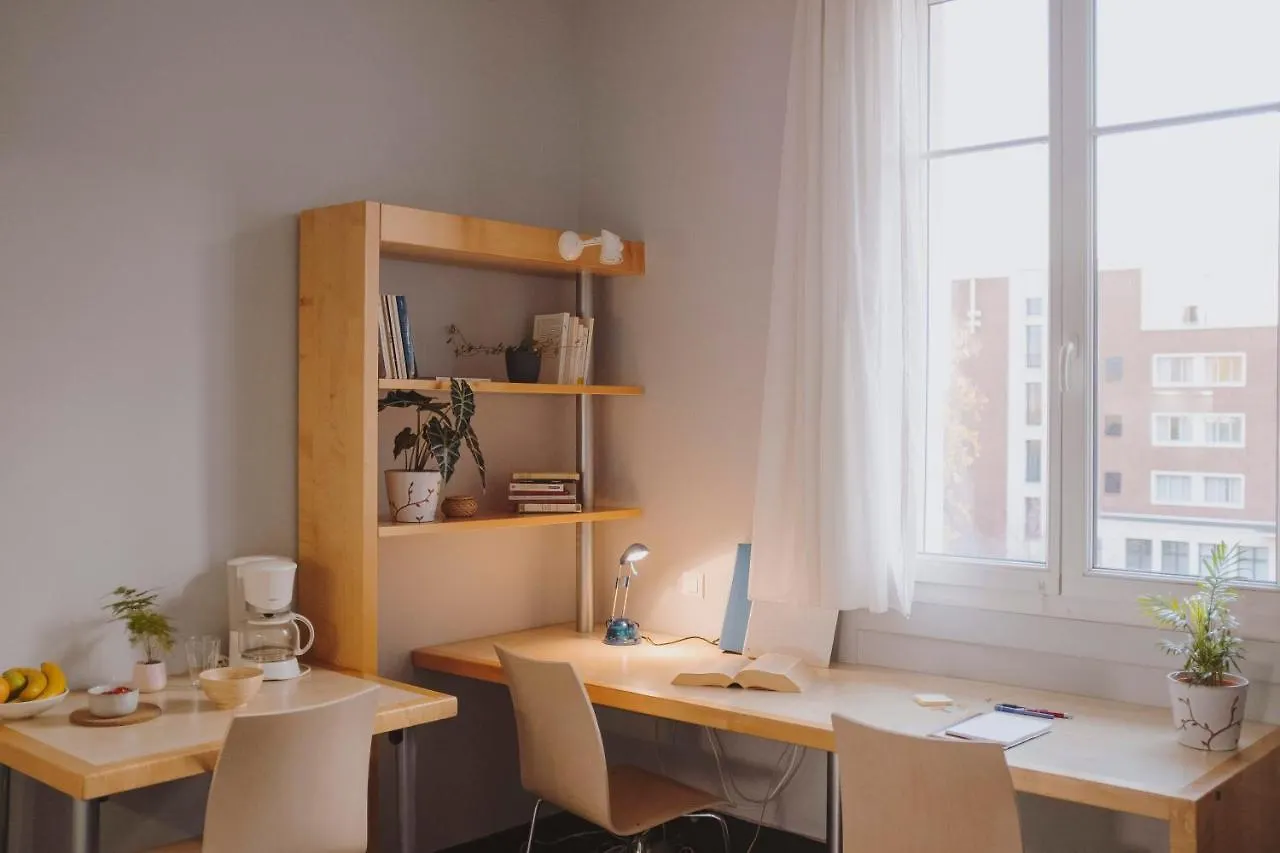 Maison Des Etudiants Canadiens *
